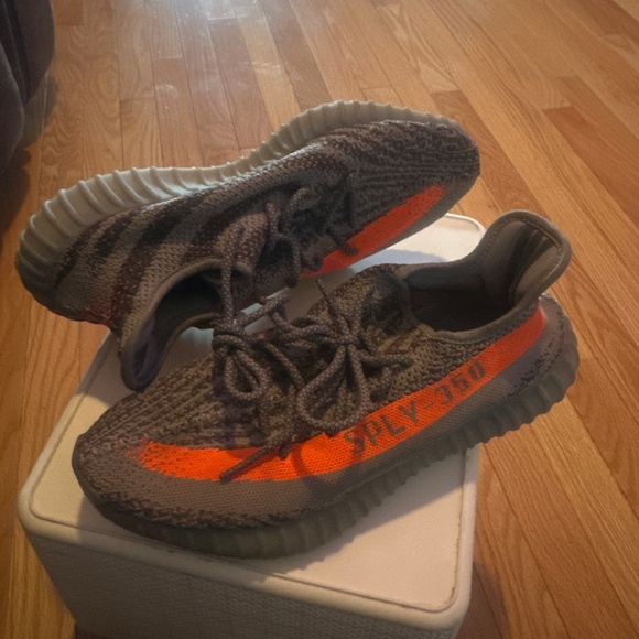 Yeezy Boost 350 V2 - Picture 2 of 4